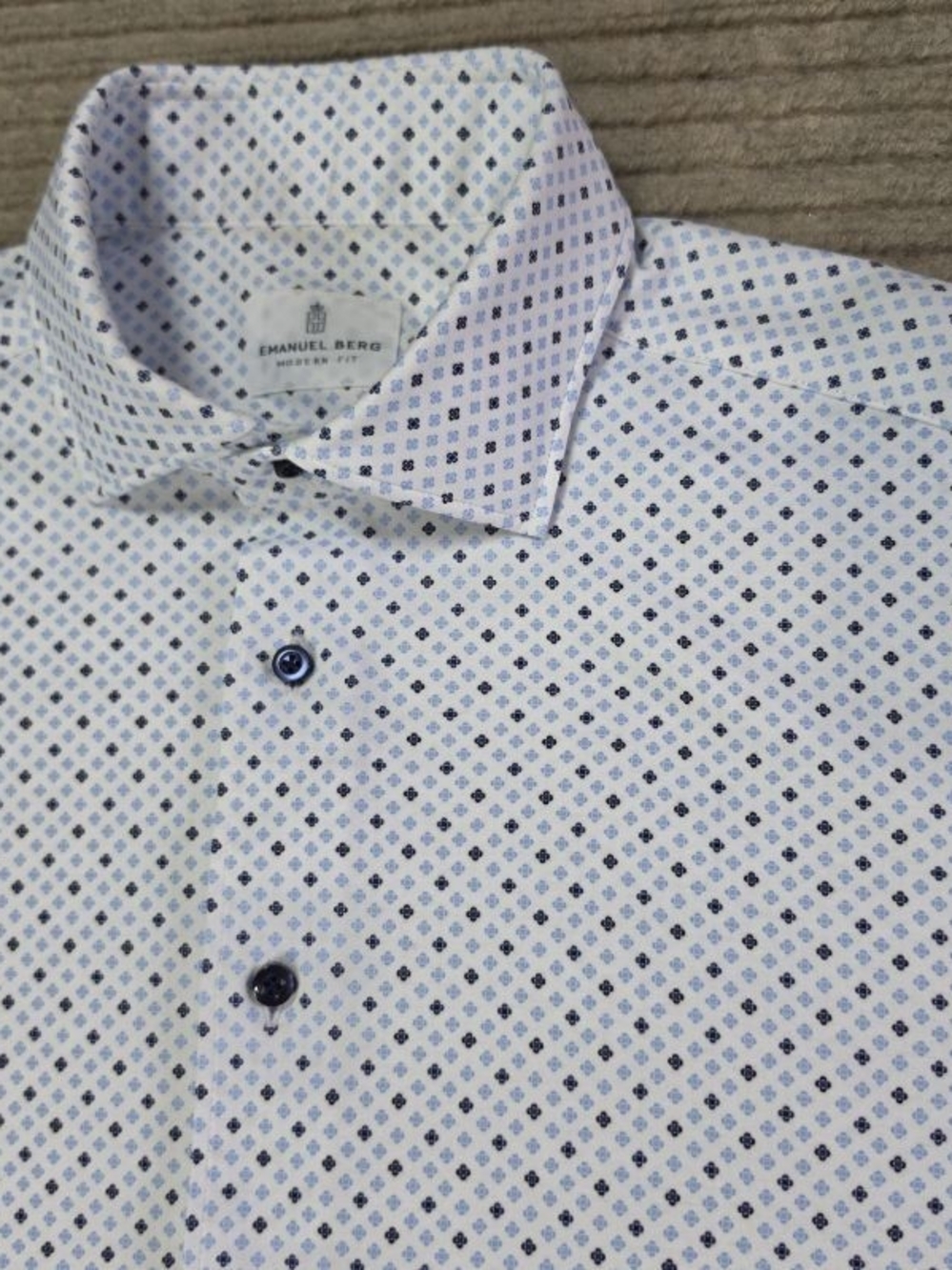 Emmanuel Berg Cotton Spread Collar Shirt Size M, White/ Blue Geometric. EUC